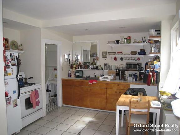 3rd image of 104 Kinnaird St #1