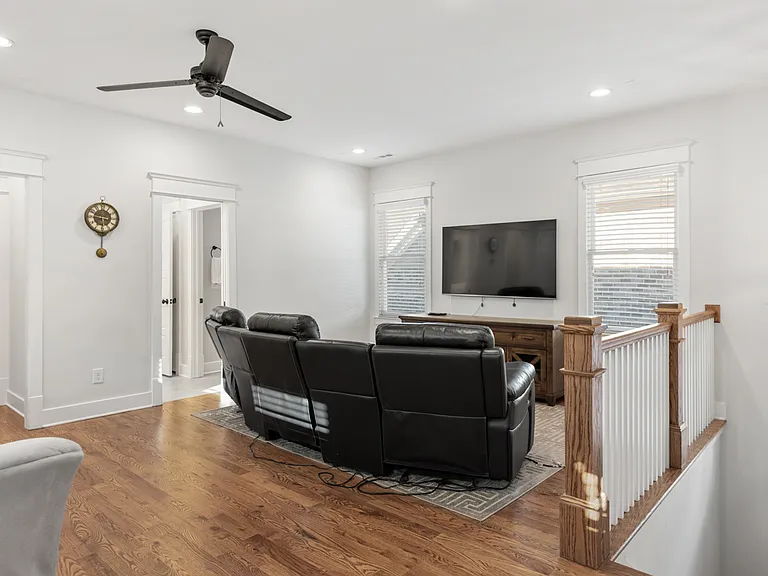 843 Clayton Ave — Photo 29