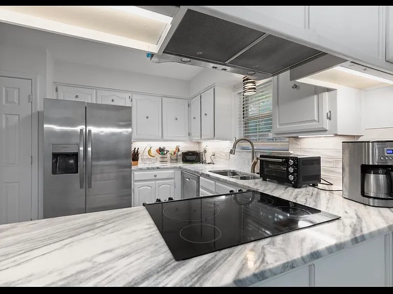 1132 Kensington Ct — Photo 14