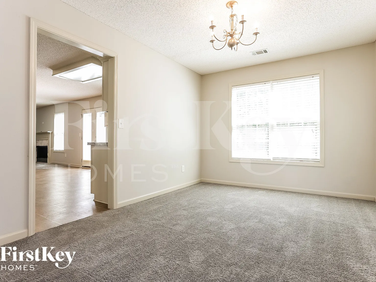 4 bed, 2.5 bath, 2328 sqft, $1,965 — Photo 4