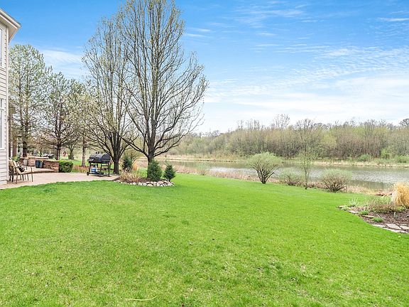 3rd image of 762 Waters Edge Dr