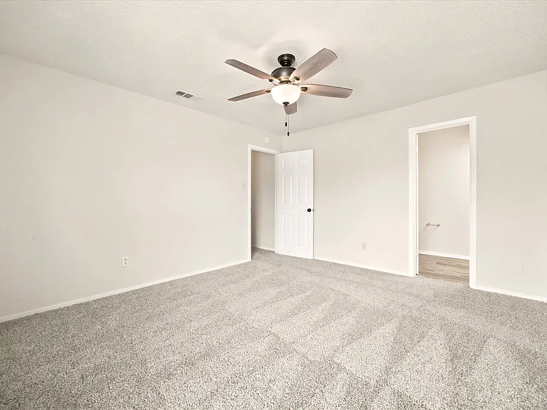 4913 Burlingame Dr — Photo 5
