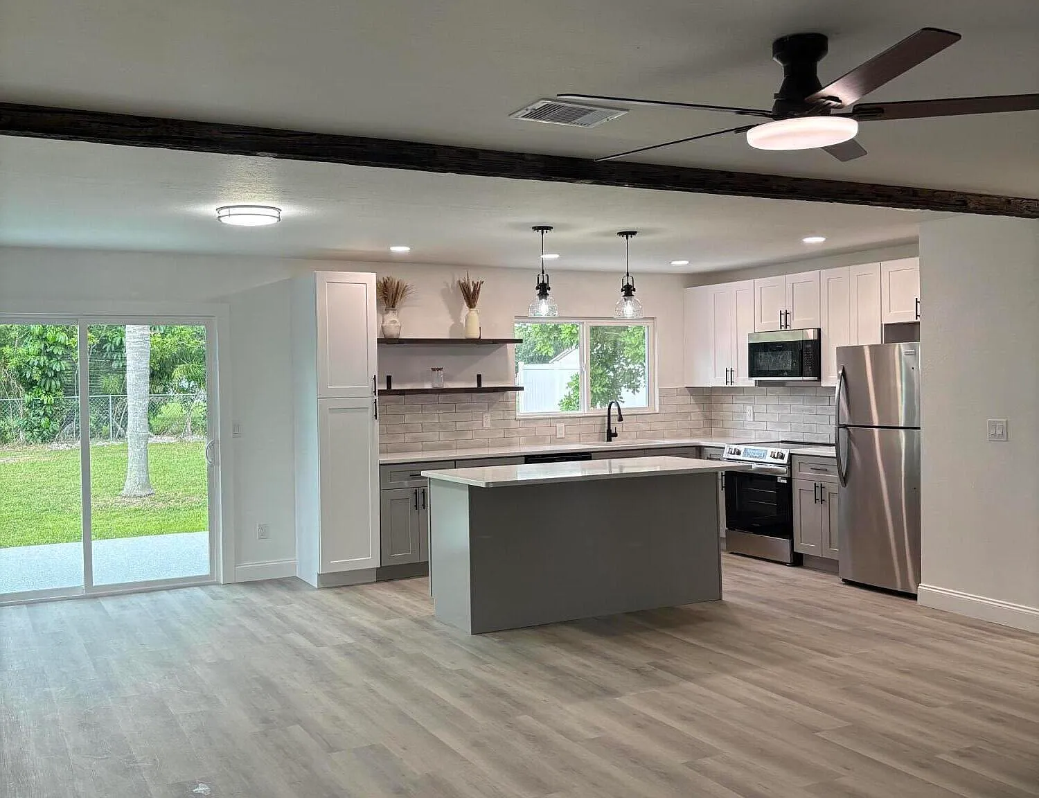2 bed, 2.0 bath, 1176 sqft, $2,300 — Photo 4