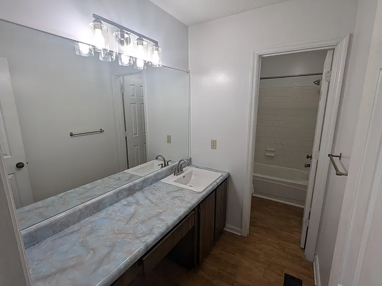1410 Brittney Ln — Photo 15