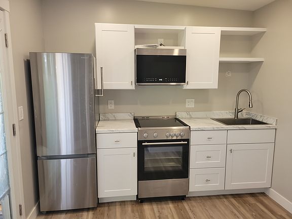 3rd image of 608 E Wright Ave #B