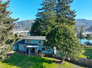 333 Spruce Dr, Brookings, OR 97415