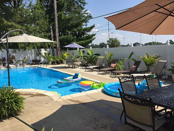 5th image of 10378 Badgley Dr