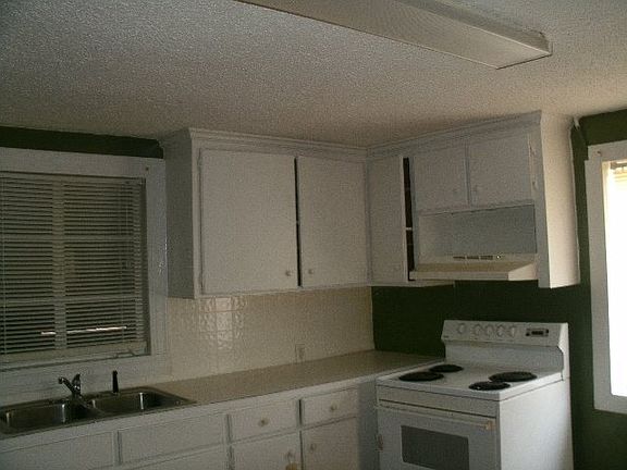 5th image of 1604 Graham St