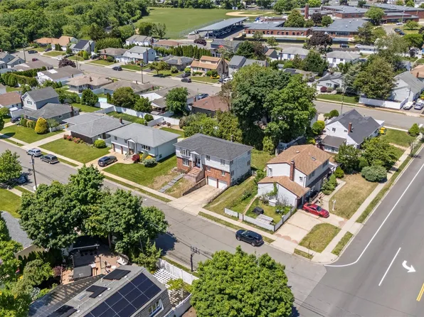 23 3rd Avenue, Farmingdale, NY 11735