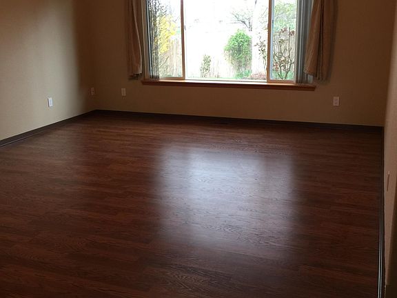 Easy to maintain high end laminate wood flooring