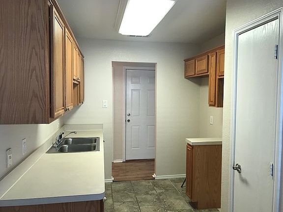 5th image of 1021 Courtney Dr