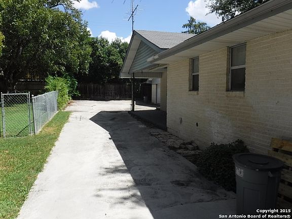 3rd image of 132 Bluet Ln