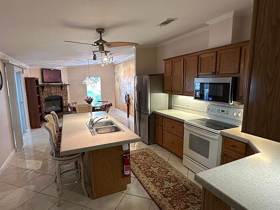4th image of 32 Sonderhen Dr