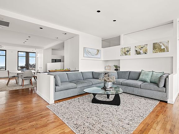 2nd image of 75 Livingston St #27