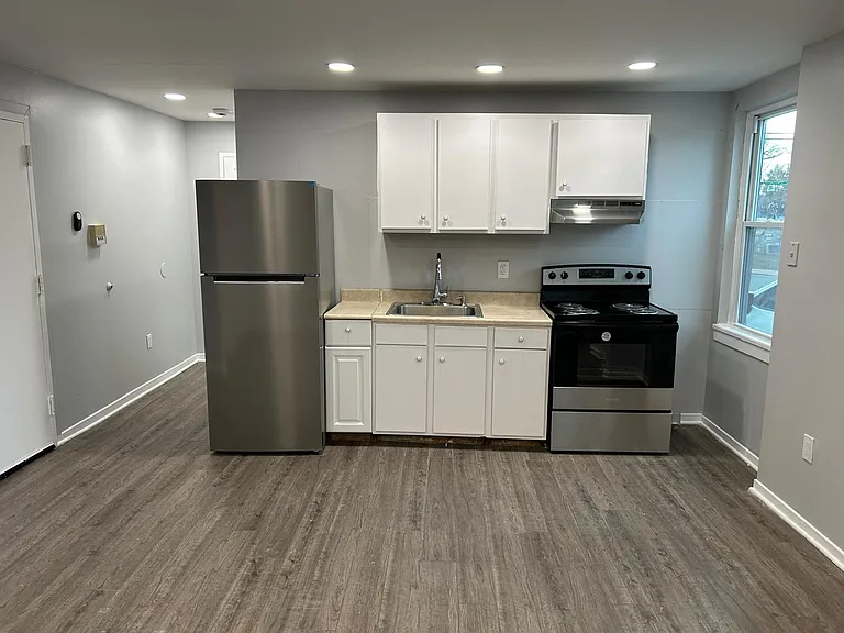 334 S Main St #1C — Photo 5