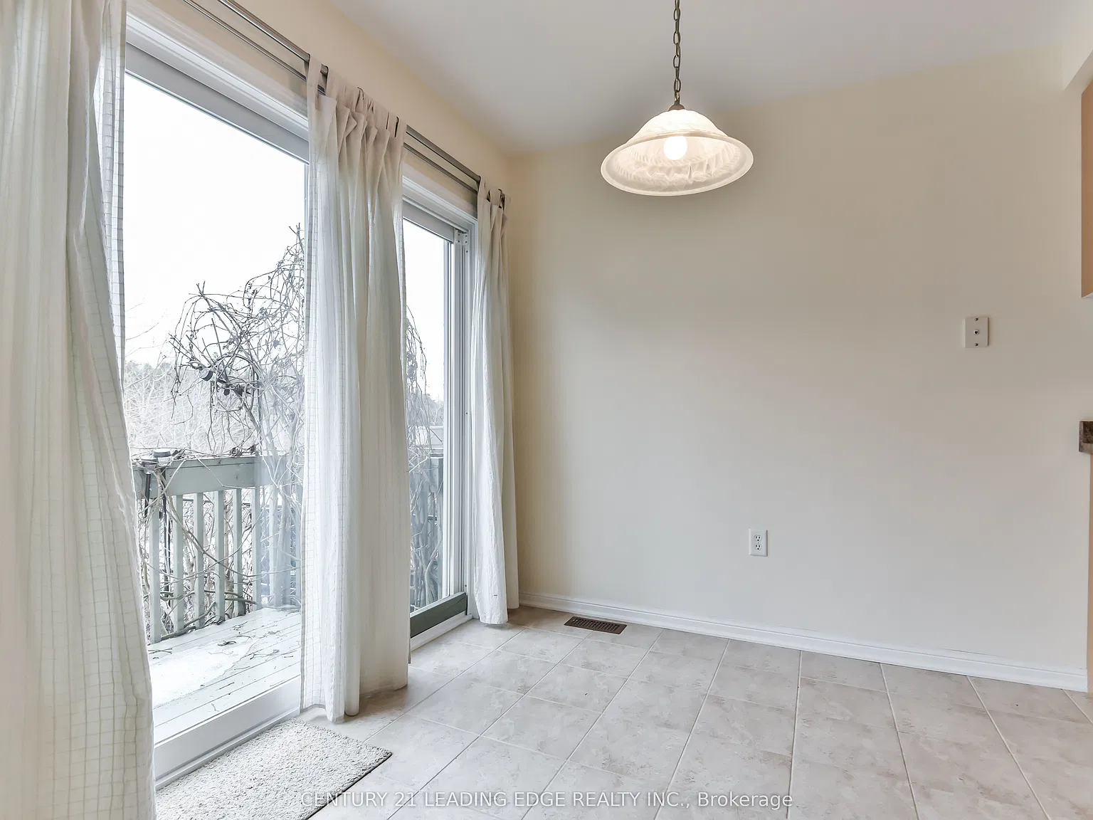 3 bed, $2,995 — Photo 4
