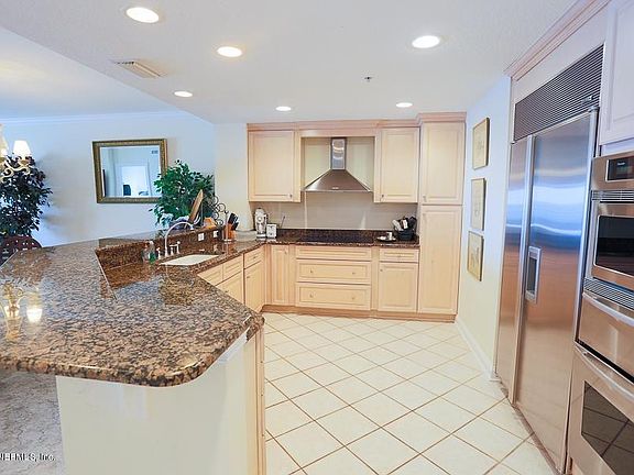 4th image of 917 1ST Street N #802