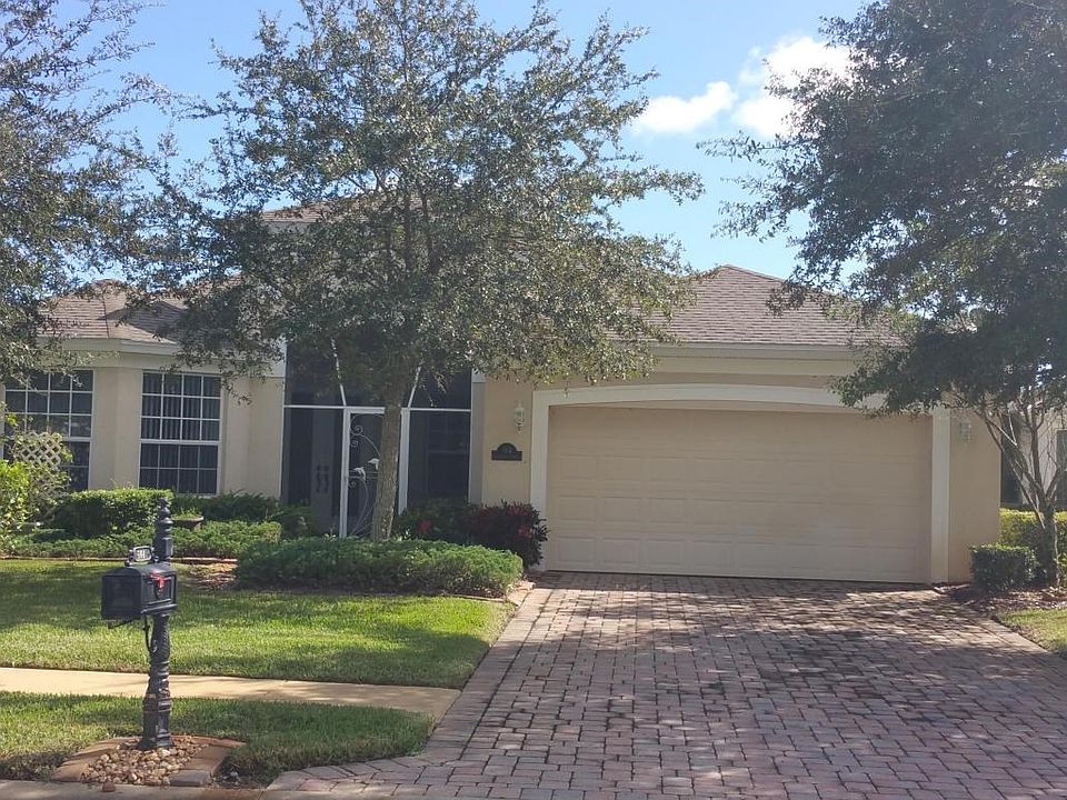 LAKEFRONT HOME