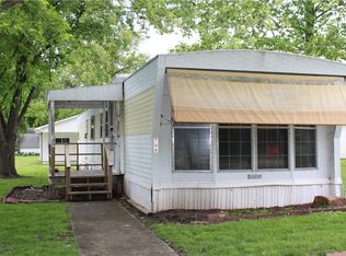 706 Maine St, Windsor, IL 61957