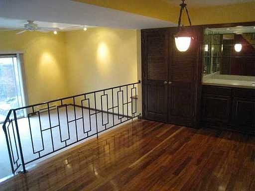 3rd image of 2829 Chateau Cir S