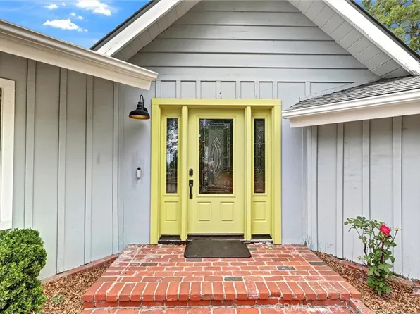 30396 Live Oak Dr, Running Springs, CA 92382