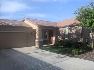 3220 N Noyes Ct, Visalia, CA 93291