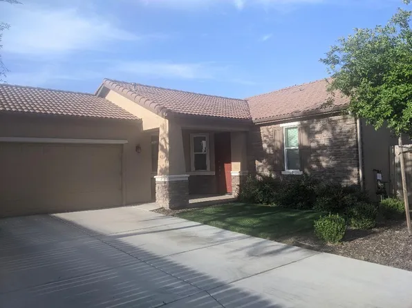 3220 N Noyes Court, Visalia, CA 93291