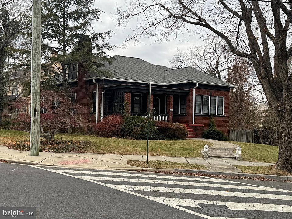 2nd image of 7500 Alaska Ave NW