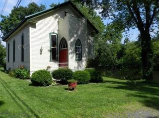 11 School St, Douglassville, PA 19518