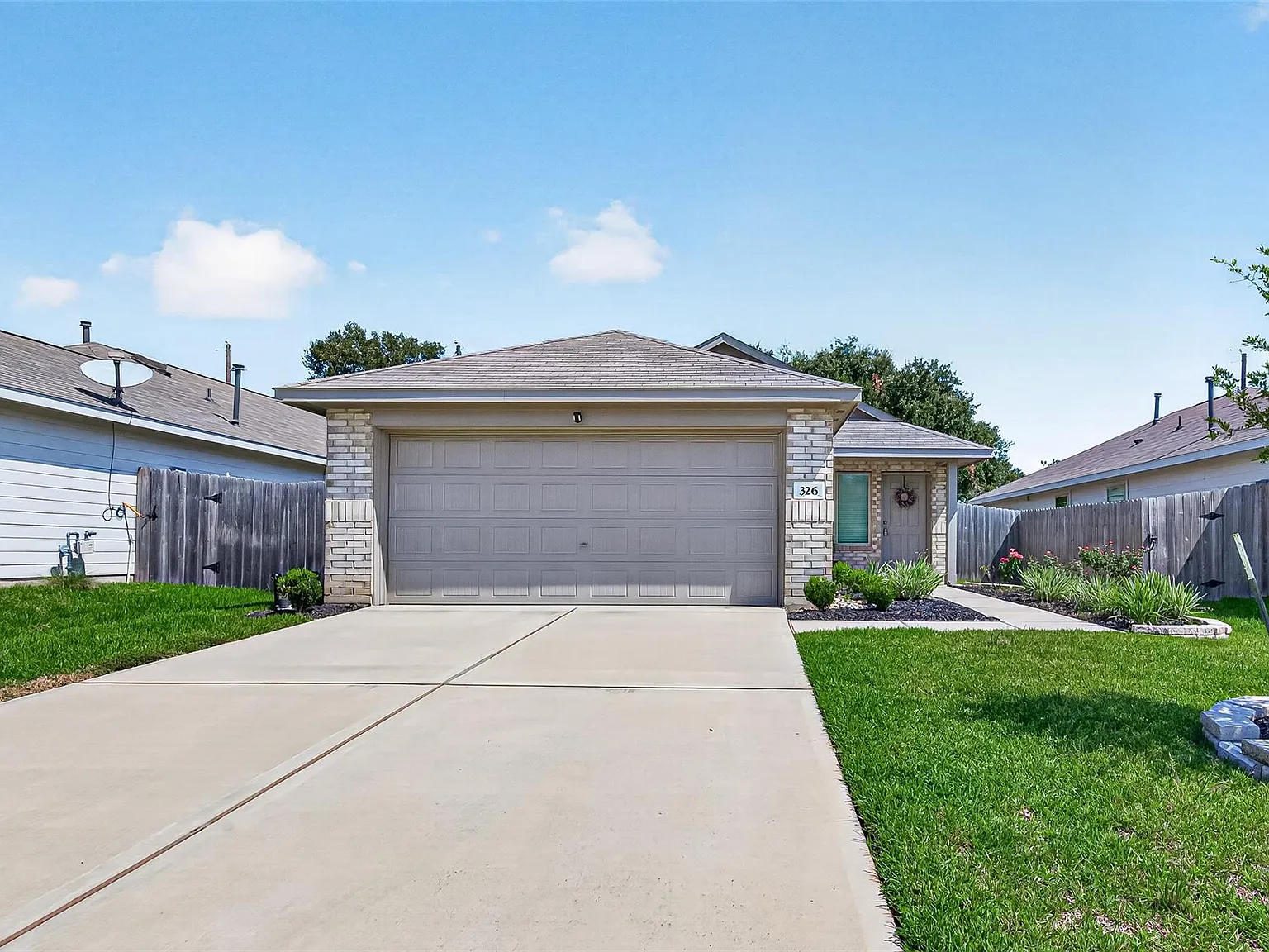 3 bed, 2.0 bath, 1461 sqft, $1,950 — Photo 2