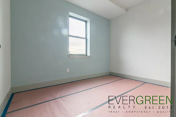 Rented by Evergreen Apartments BK | media 33
