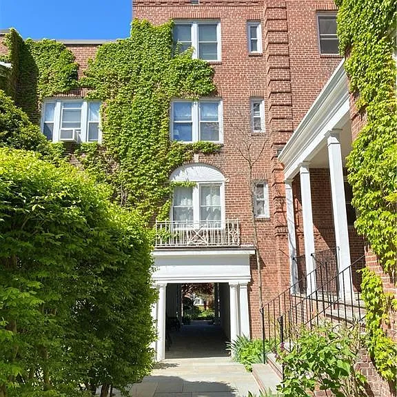 70 Strawberry Hill Ave #3-2F — Photo 13