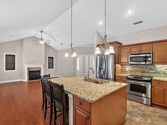 4th image of 306-2 Hidden Creek Cir