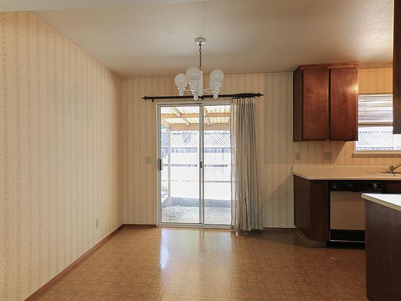 5th image of 970 Harley St #B