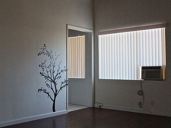 2nd image of 948 N San Vicente Blvd APT 3