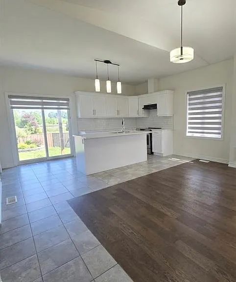 1097 Aspen Ridge Cres — Photo 3