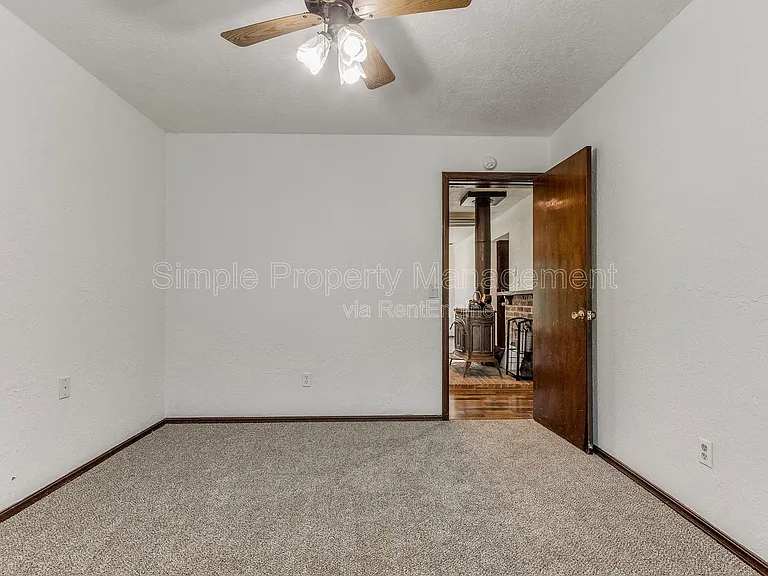 18916 Dave Dr — Photo 20