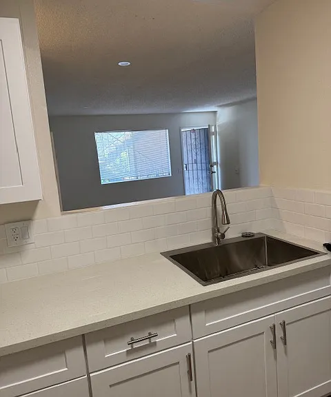 900 Rose Ave #1 — Photo 8
