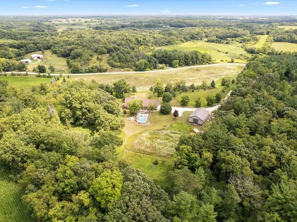 2890 Berndt ROAD, Burlington, WI 53105