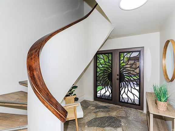 3rd image of 3200 Diamond Head Rd