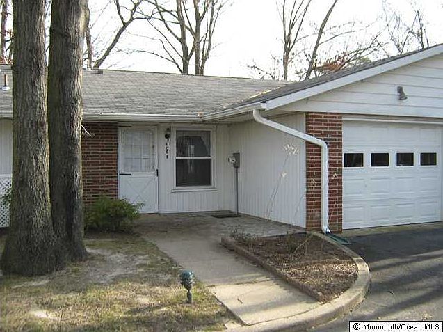 1st image of 608 Lake Point Drive #B