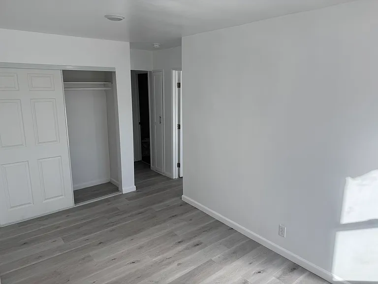 207 W 50th St #209 — Photo 3