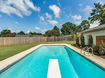 1806 Southridge Dr — Photo 3