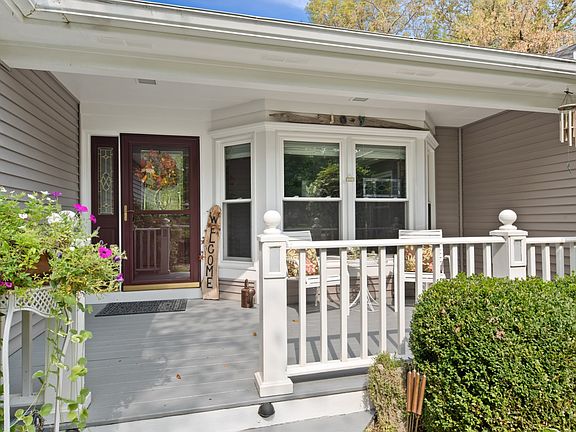 Welcome to 702 Deer Ln