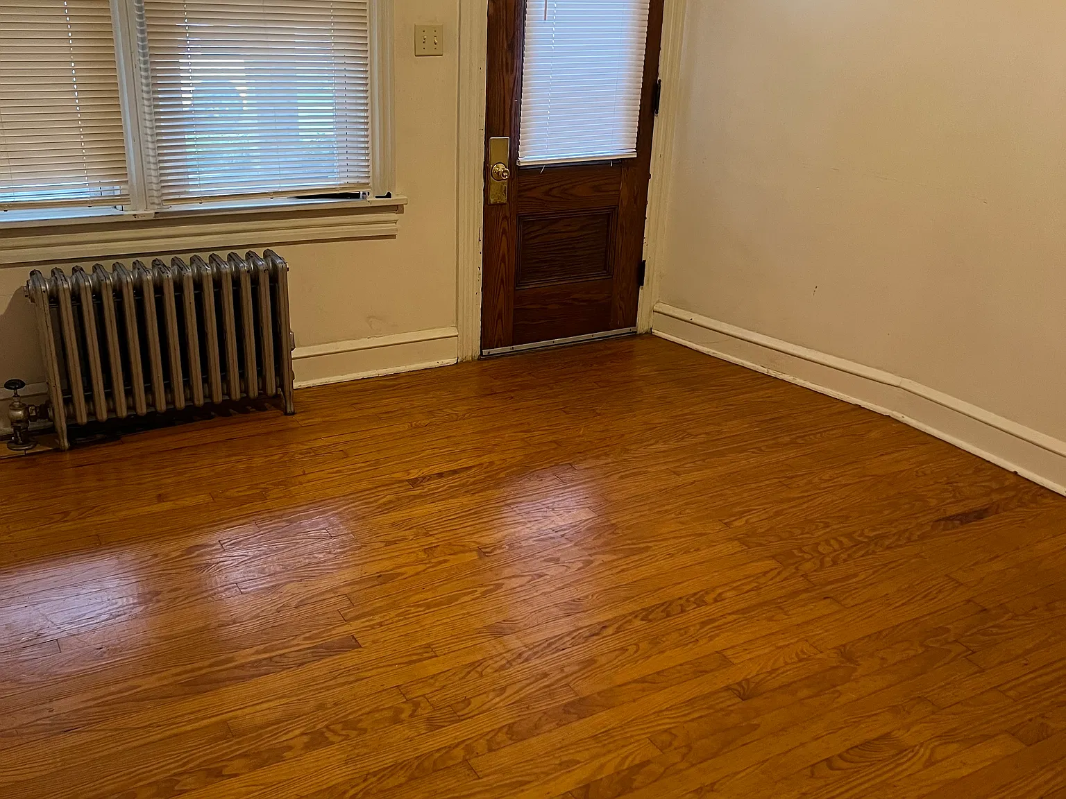 1441 N. Lincoln Avenue — Photo 2