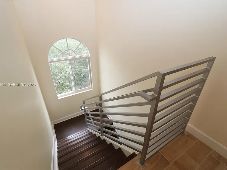 609 NE 28th St #1 — Photo 16