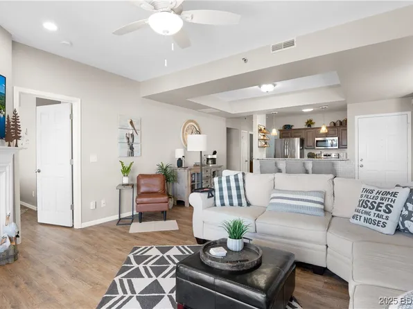 E103 E Harbour Towne Dr #E-103, Lake Ozark, MO 65049