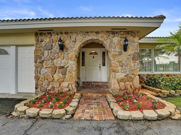 5th image of 1040 SW 75th Avenue