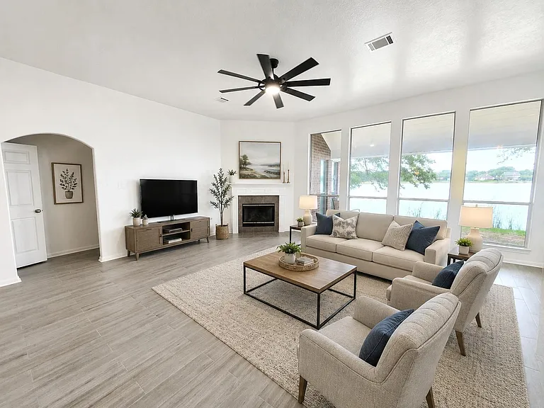 4018 Crystal Lake Cir N — Photo 10