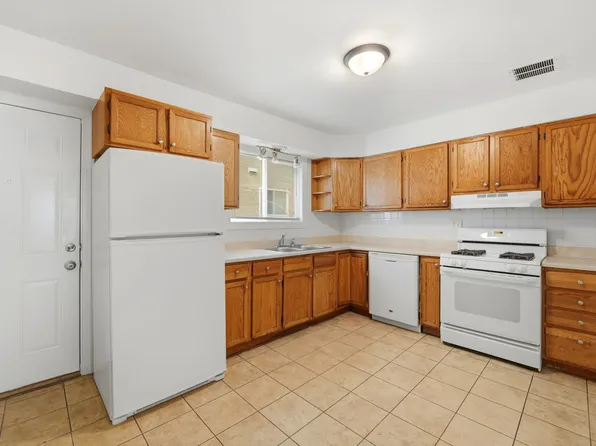2028 Williamsburg Dr APT D104, Waukegan, IL 60085